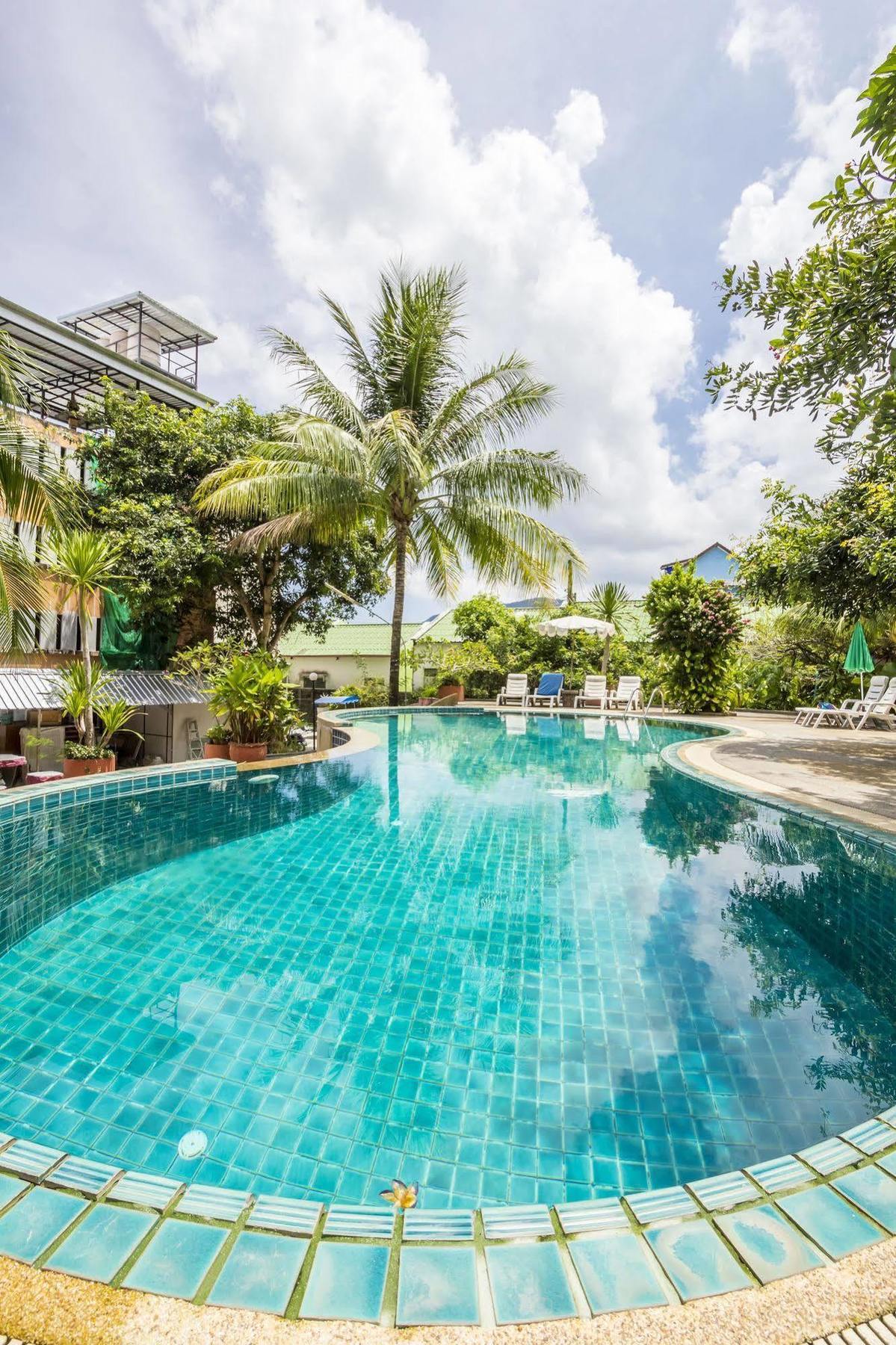 Baan Lukkan Patong Resort Пхукет Экстерьер фото